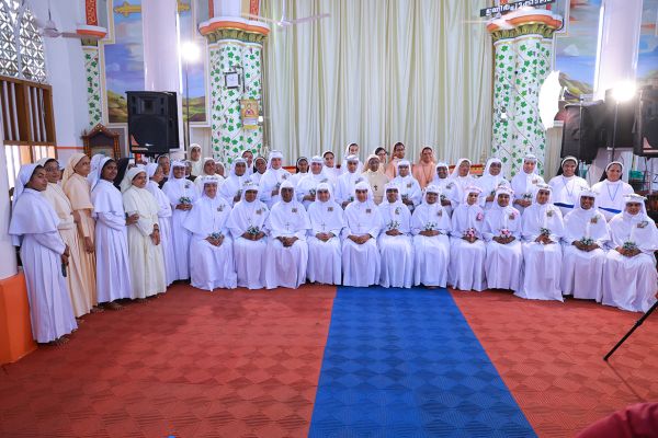 first-profession-sisters-final-profession-sisterts-jubiarians-with-all-sistersE90E1D7A-B45E-3BF0-F903-F3363B0C4467.jpg