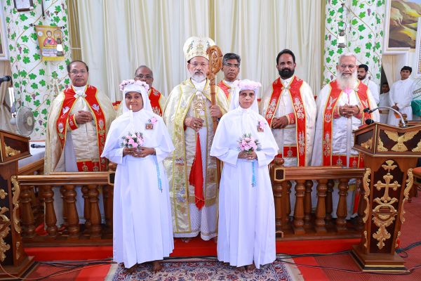 final-profession-sisters-with-archbishop-mar-joseph-perumthottamB3FA0E70-72EF-982D-1DFD-D06F15A393AA.jpg